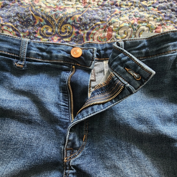 Divided Blue Jean Shorts High-Waisted Cuffed - Picture 3 of 5